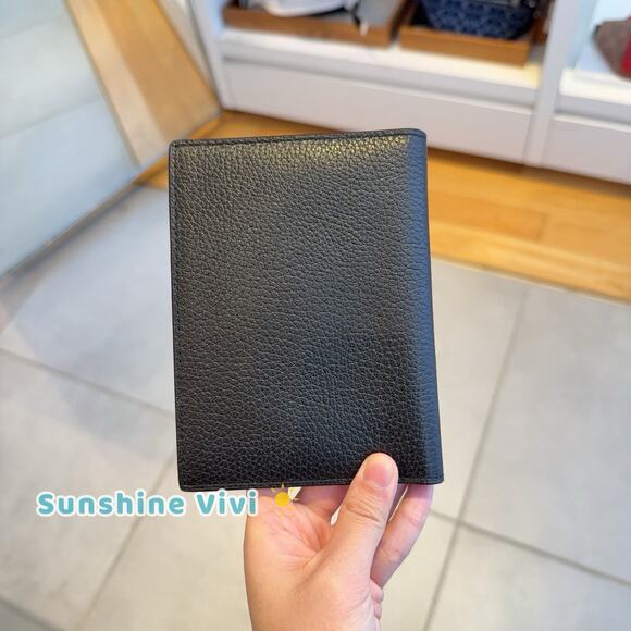 NWT Coach Brand New CU131 Men's Black Pebbled Leather Passport Case - Picture 4 of 6